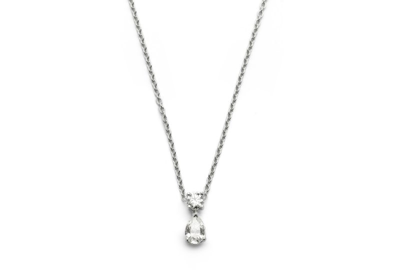 Doodt Pessimist Arrangement Hanger diamant peer / briljant - van Koningsbruggen collectie | Juwelier  van Koningsbruggen